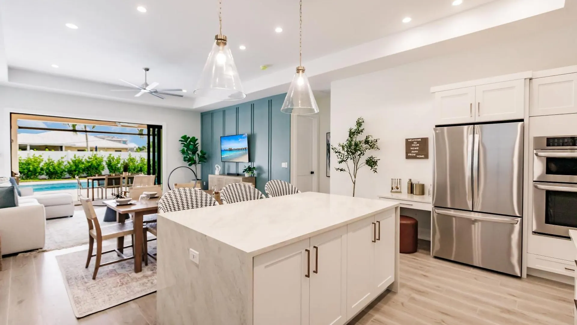 Coastal Elegance Dual Master Bedroom Retreat 3-3 North Naples