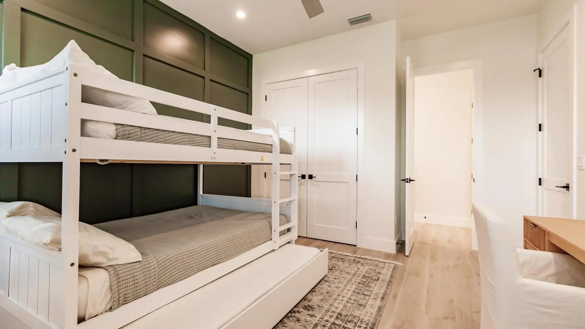 Hébergement de vacances Coastal Elegance Dual Master Bedroom Retreat 3-3