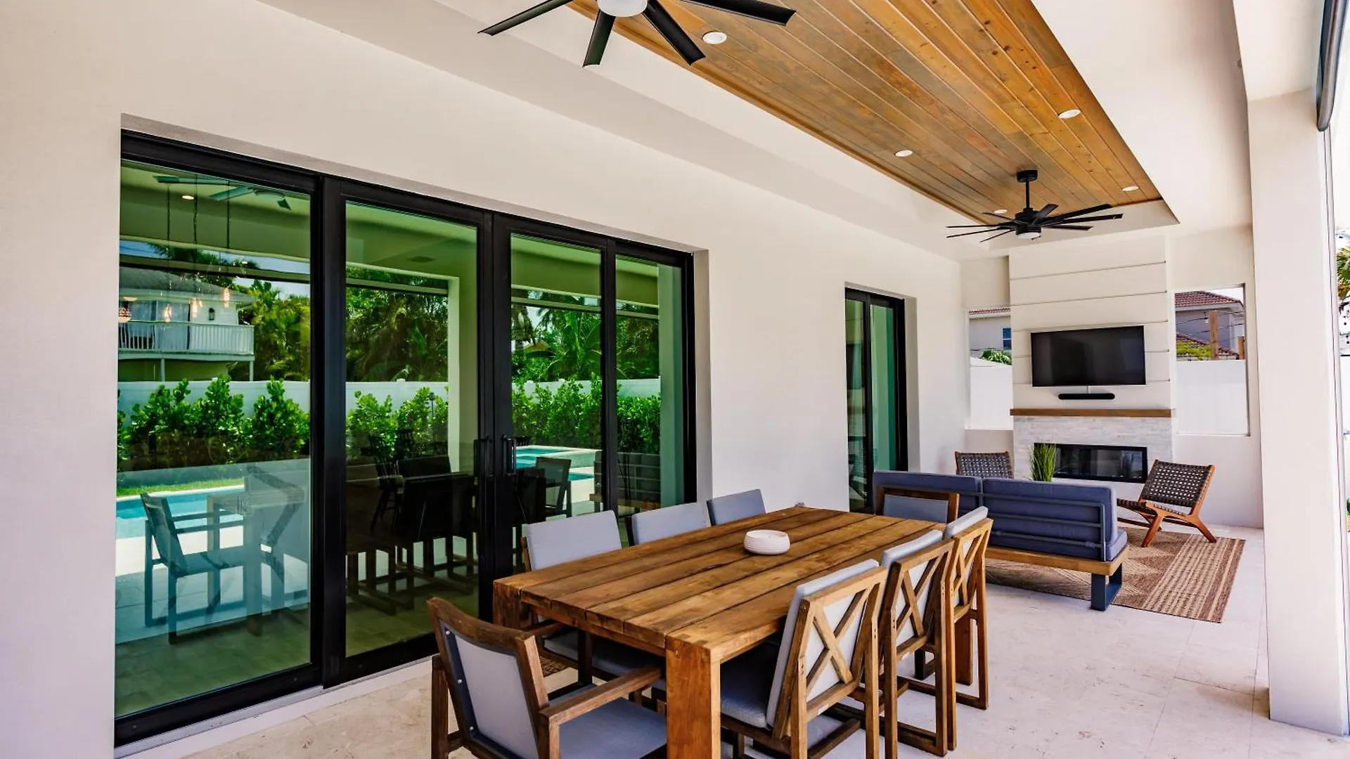 Luxury Orange Blossom Oasis 4-3 Tiki Bar