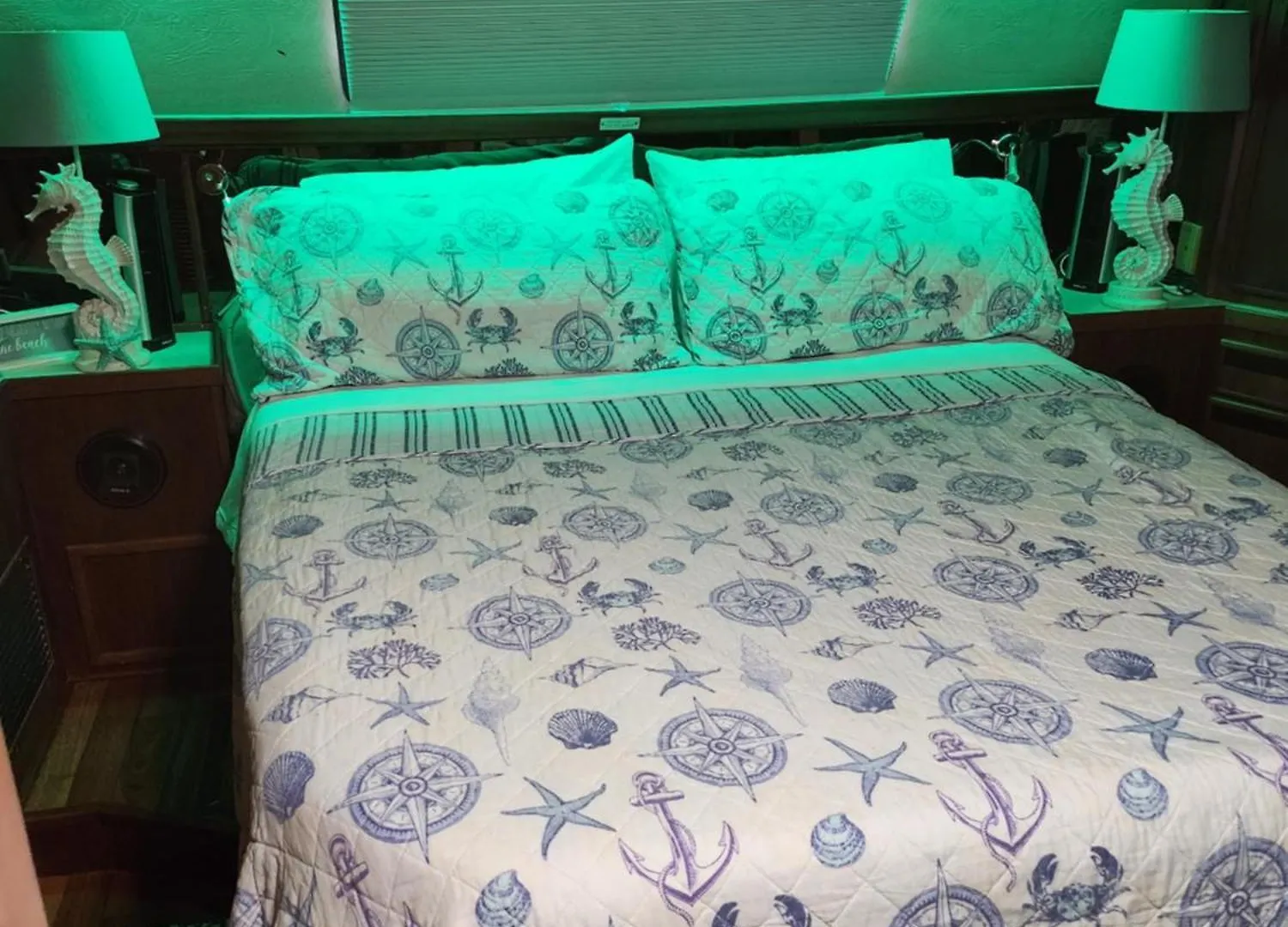 Botel Comfort Zone Private Yacht Charter North Naples
