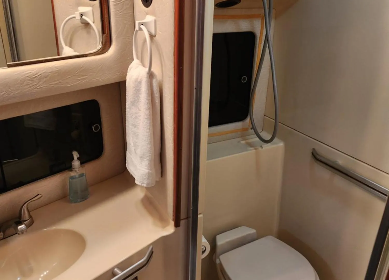 Comfort Zone Private Yacht Charter * North Naples