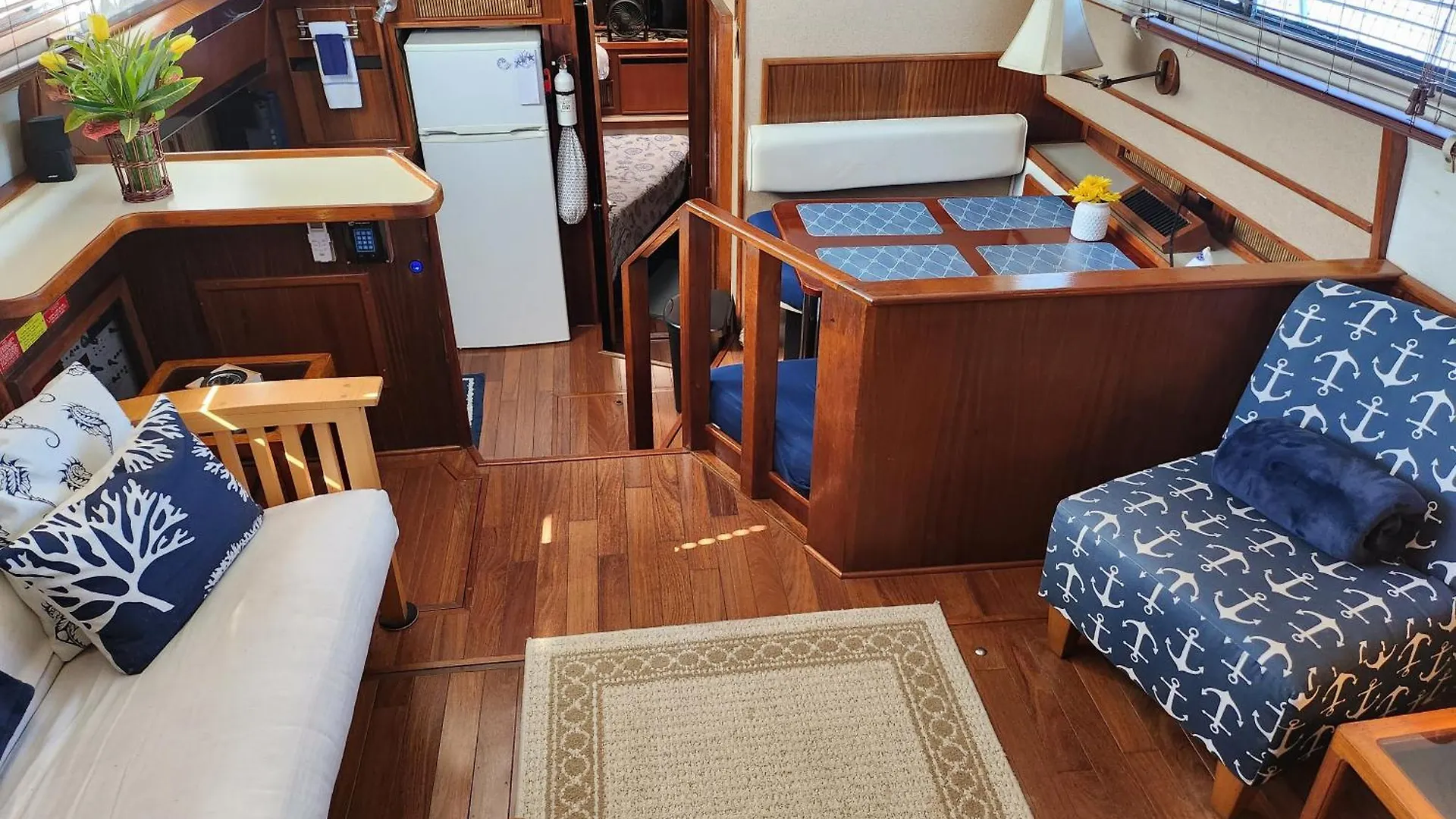 Botel Comfort Zone Private Yacht Charter