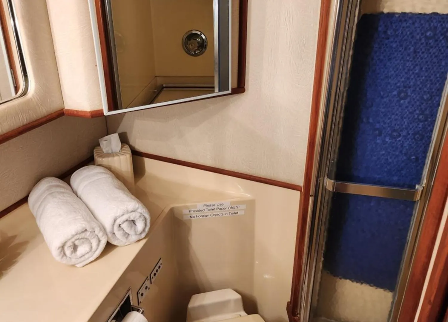 Comfort Zone Private Yacht Charter Botel North Naples