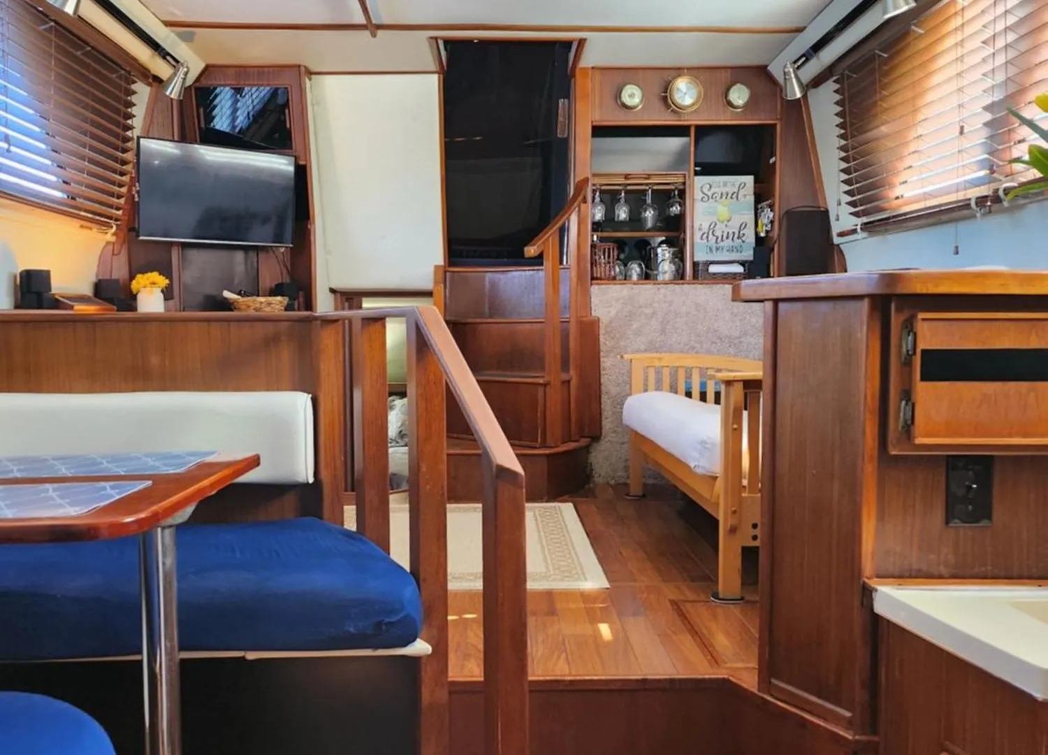 Botel Comfort Zone Private Yacht Charter