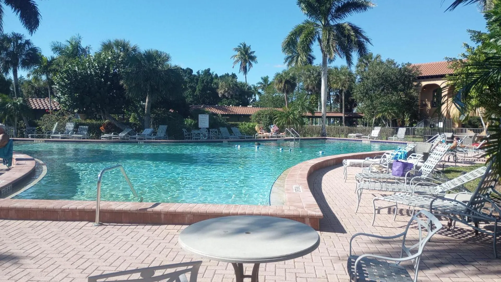 Botel Comfort Zone Private Yacht Charter North Naples