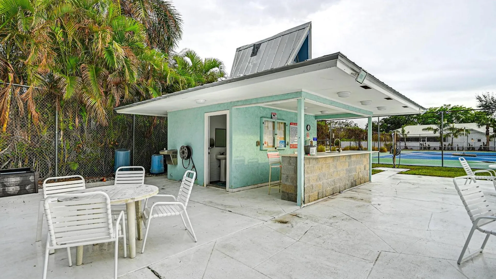 With Outdoor Kitchen And Private Pool! * North Naples