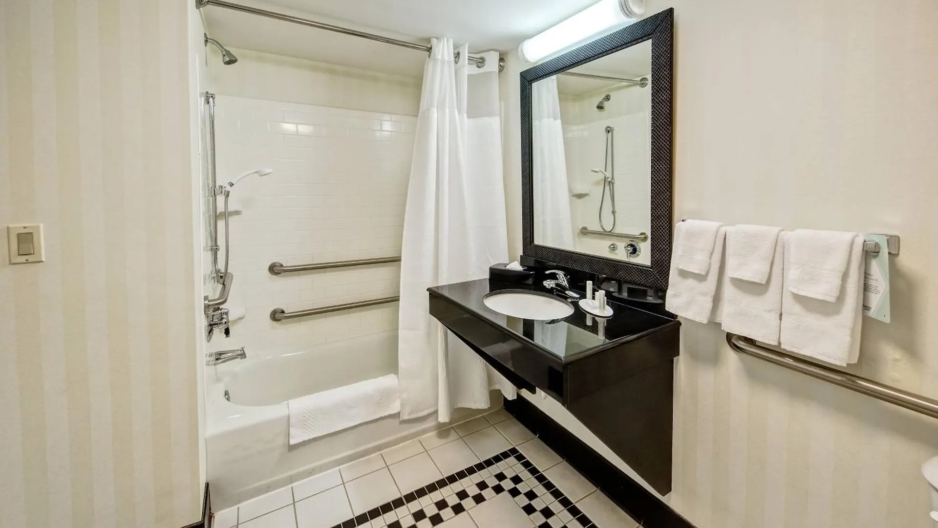 Hotell Fairfield And By Marriott