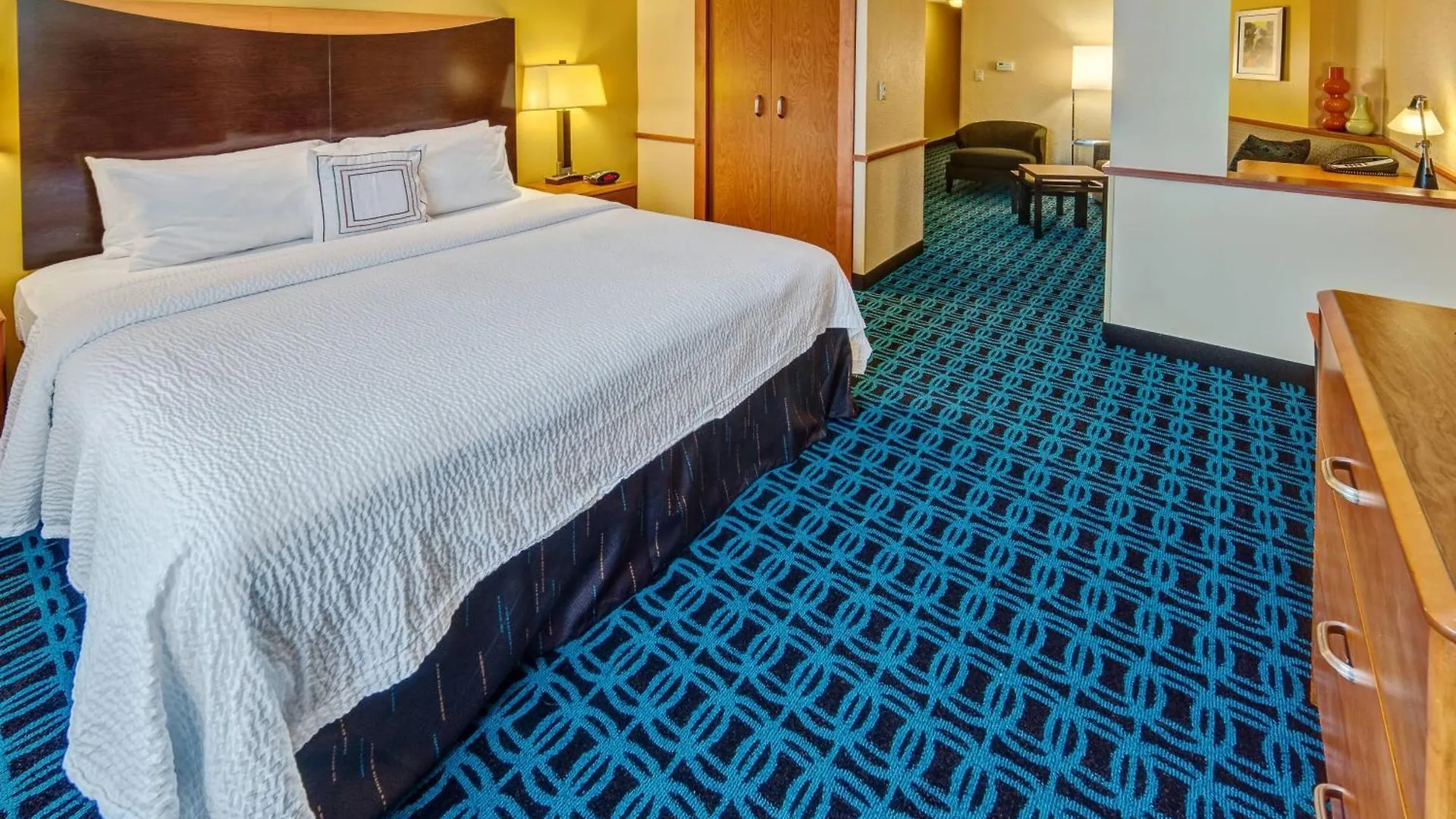 Hotell Fairfield And By Marriott 3*
