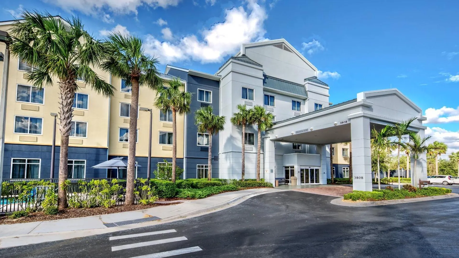 Hotell Fairfield And By Marriott North Naples