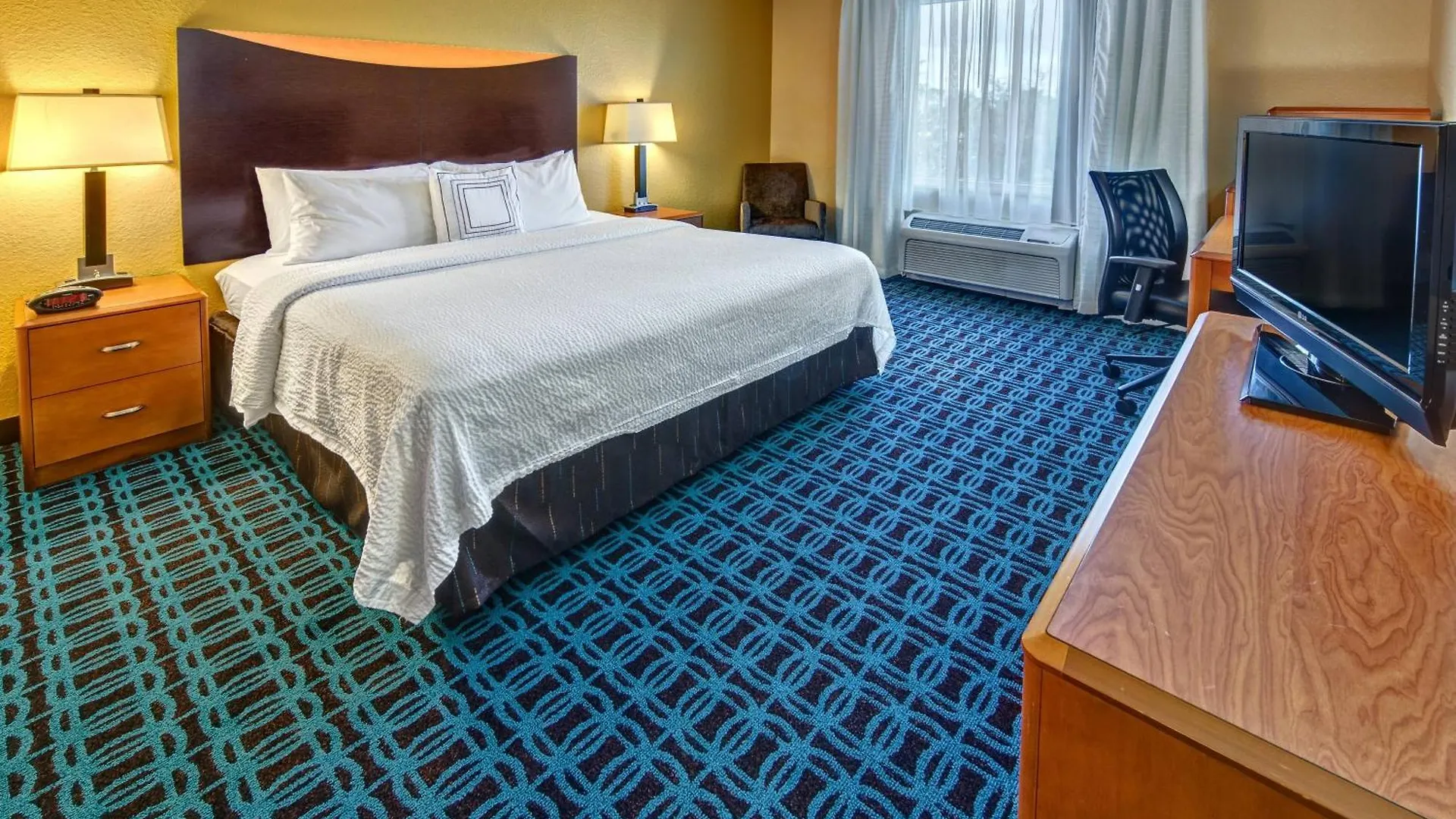 Hotell Fairfield And By Marriott 3*