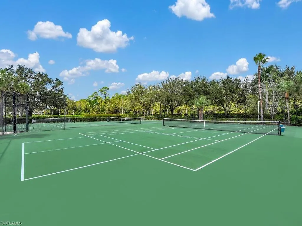 Spacious 2 Bedroom Lely Fl