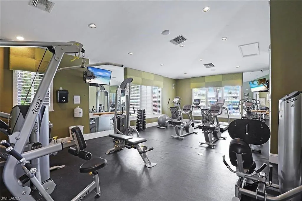 Spacious 2 Bedroom Lely Fl North Naples