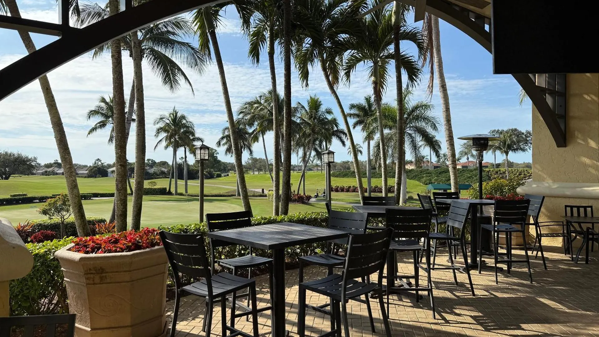 Spacious 2 Bedroom Lely Fl