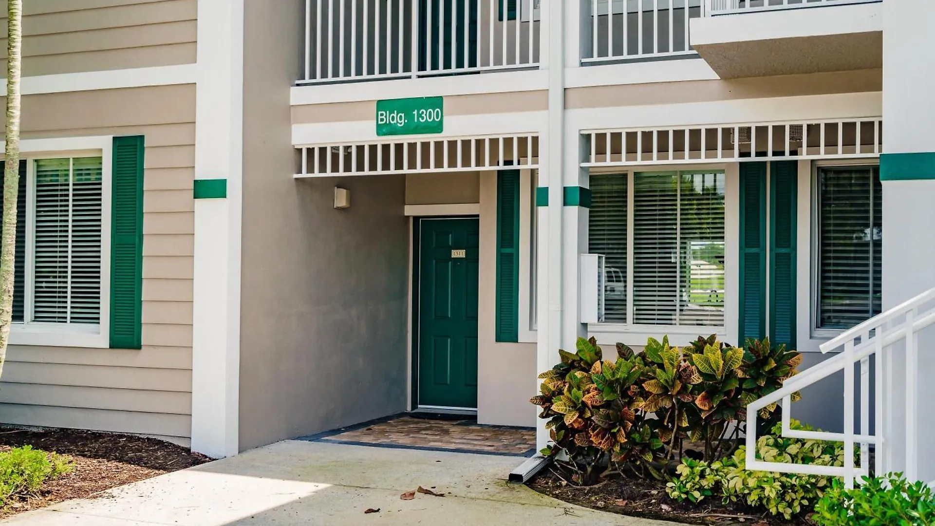 Stunning 3br With Tropical Views *