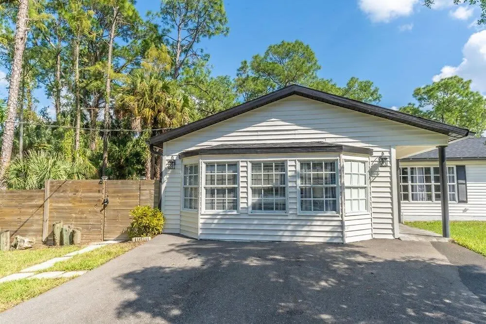 Apartment Cozy In North Naples