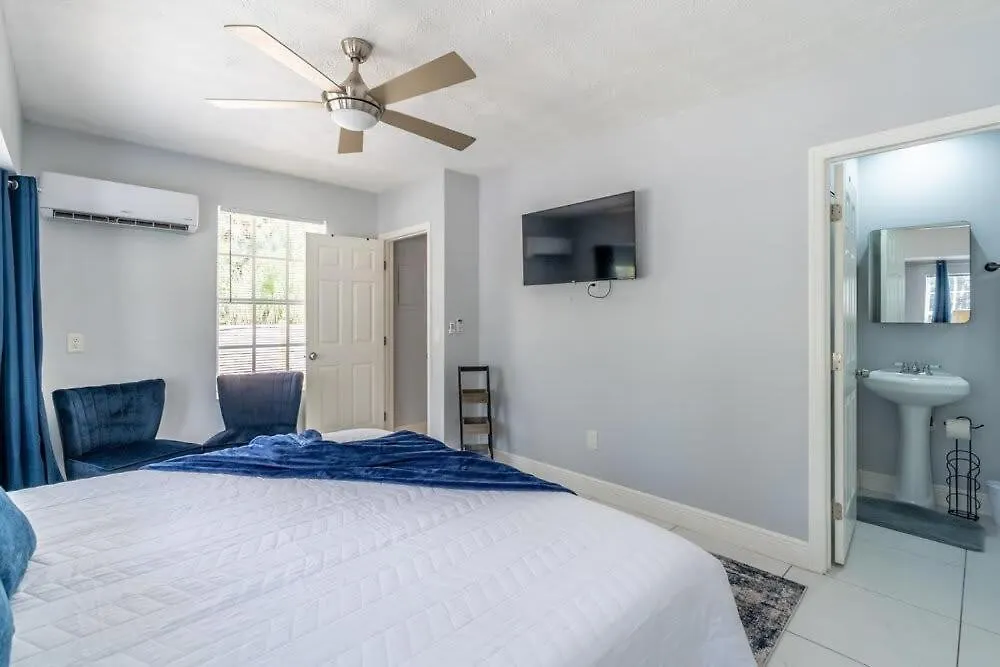 Cozy In North Naples