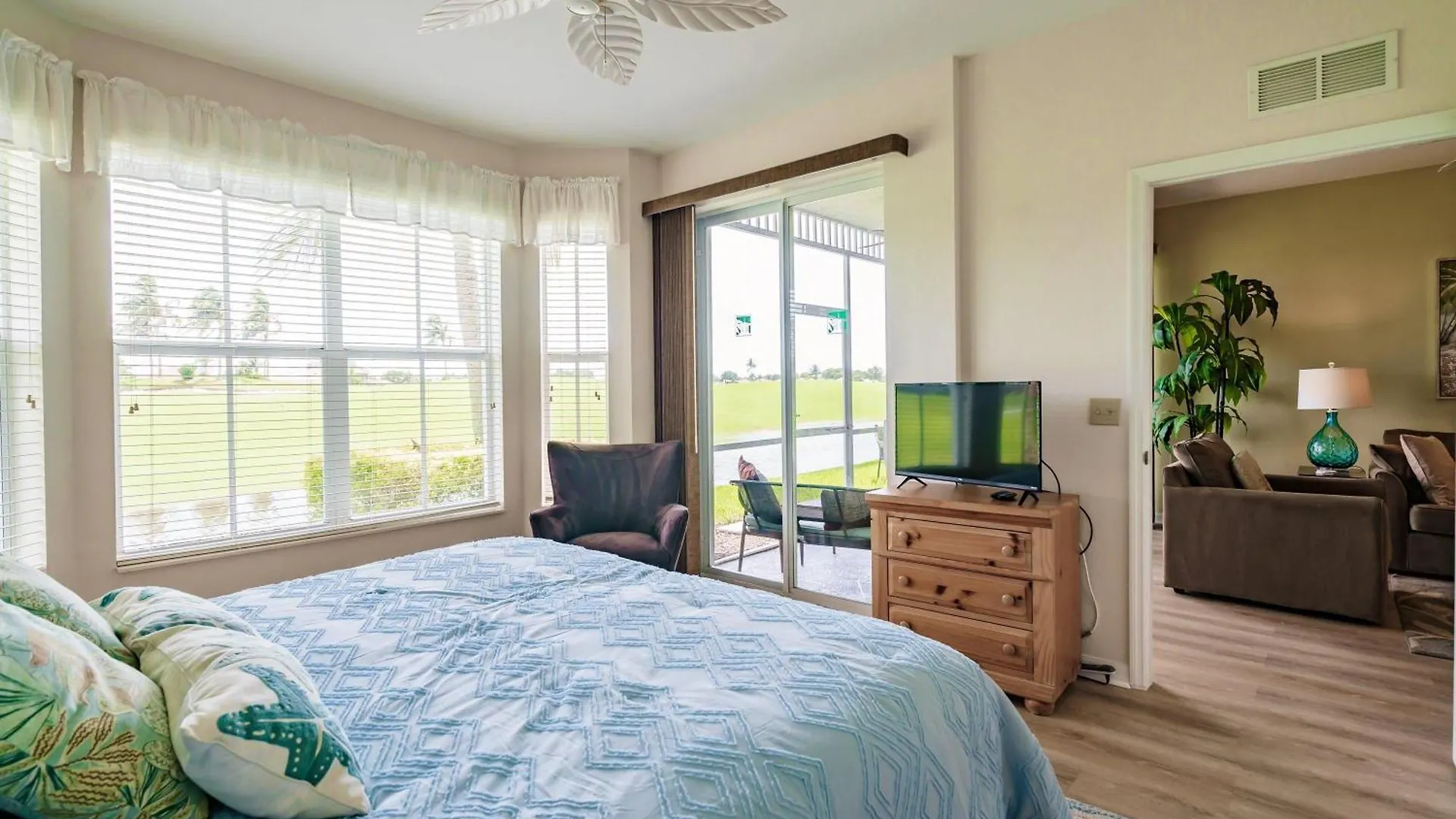 Stunning 3br With Tropical Views *