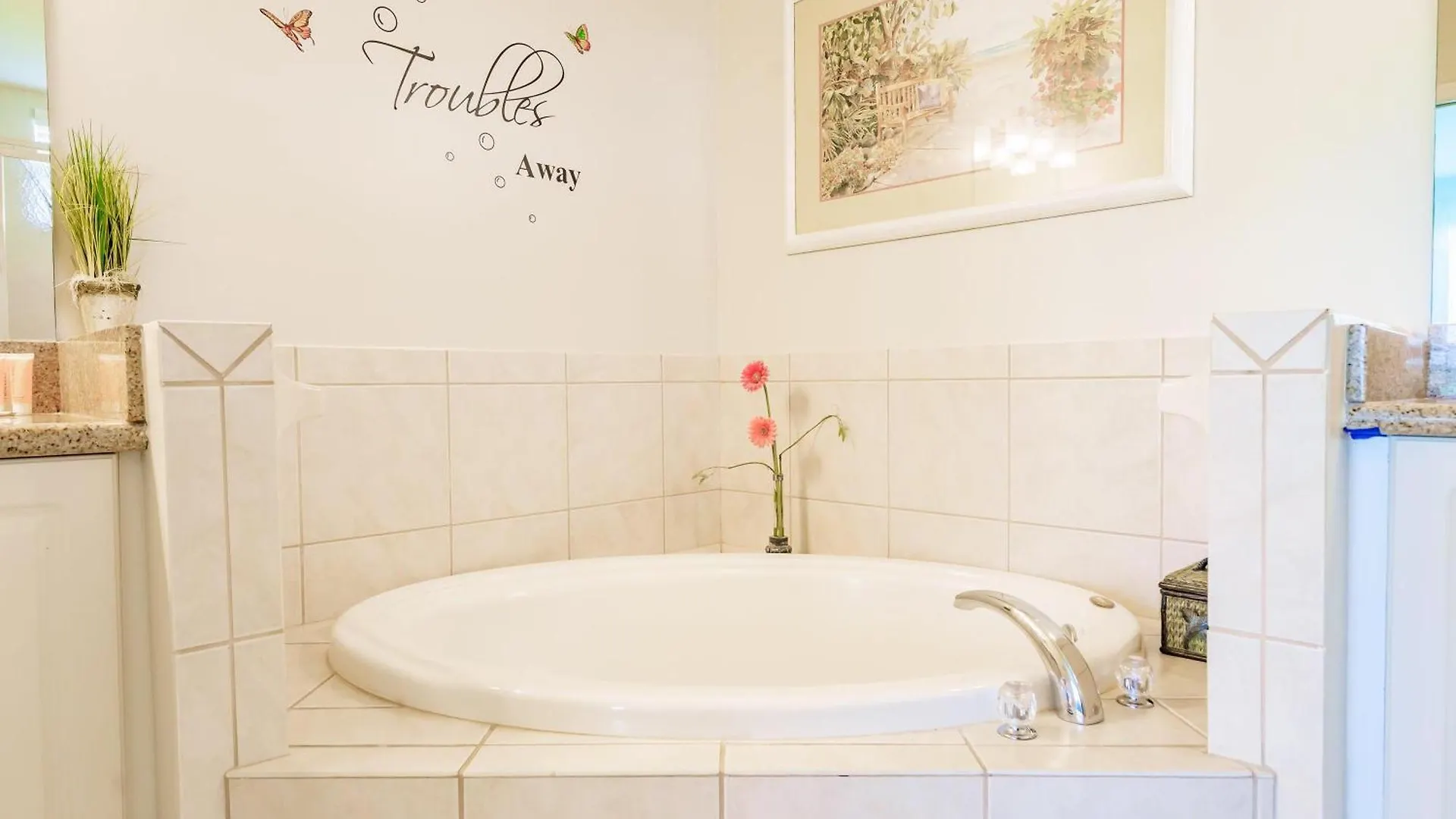Stunning 3br With Tropical Views Nyaraló *