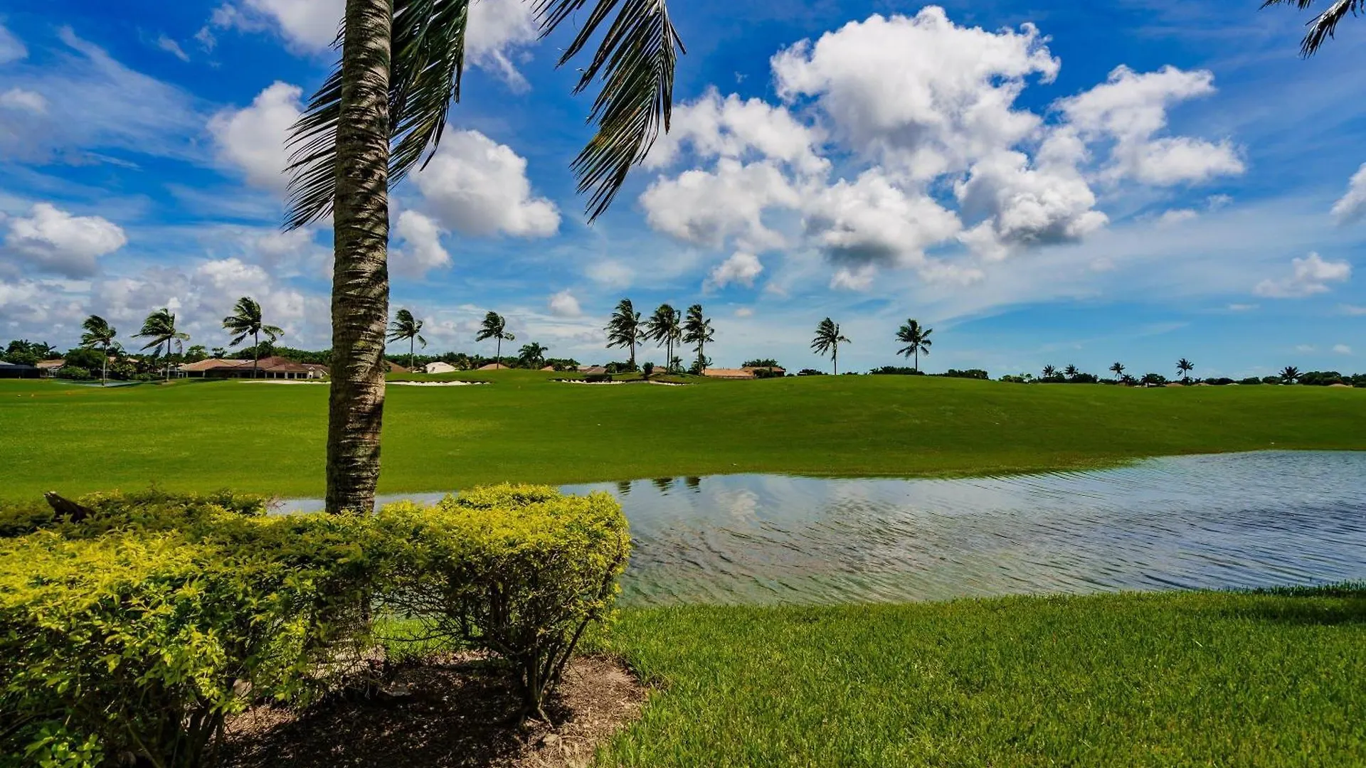 Nyaraló Stunning 3br With Tropical Views