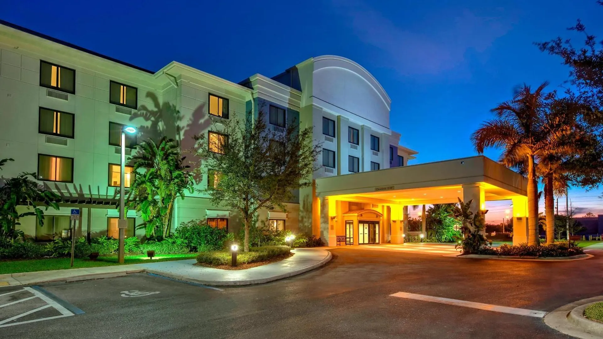 Hotel Springhill By Marriott 3*