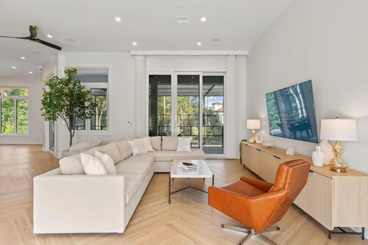 Luxurious Retreat! North Naples