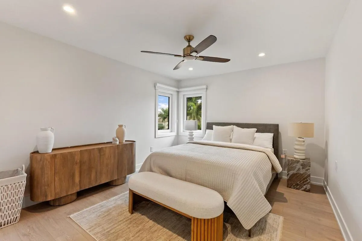 Luxurious Retreat! North Naples