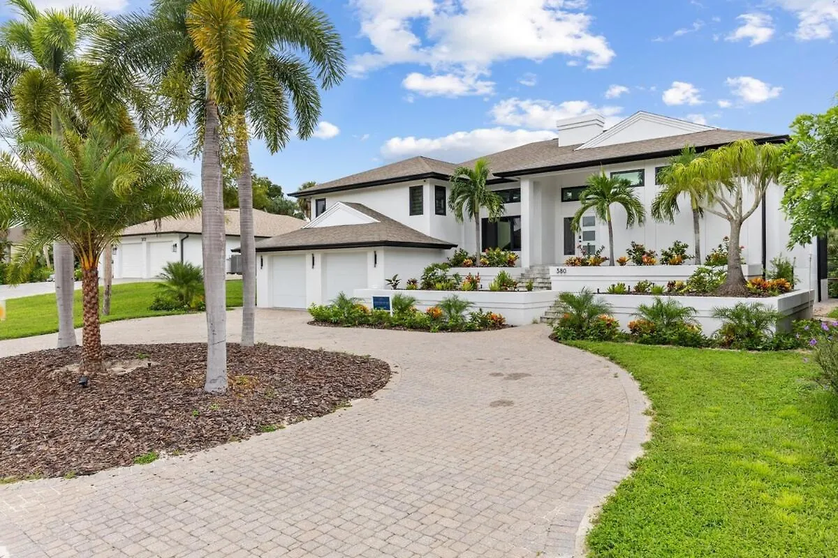 Luxurious Retreat! North Naples