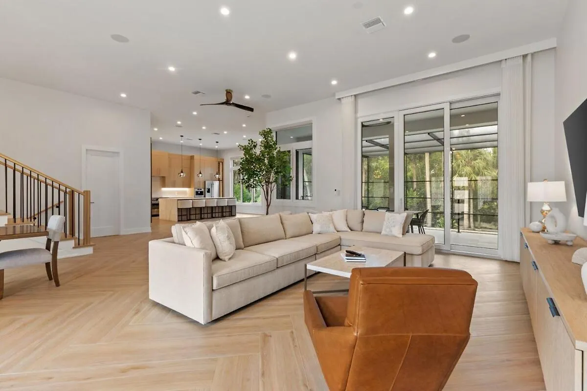 Luxurious Retreat! North Naples
