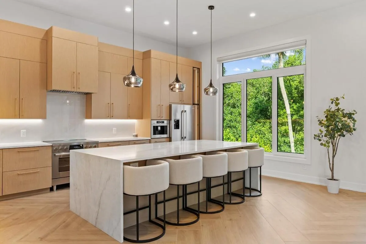 Luxurious Retreat! North Naples