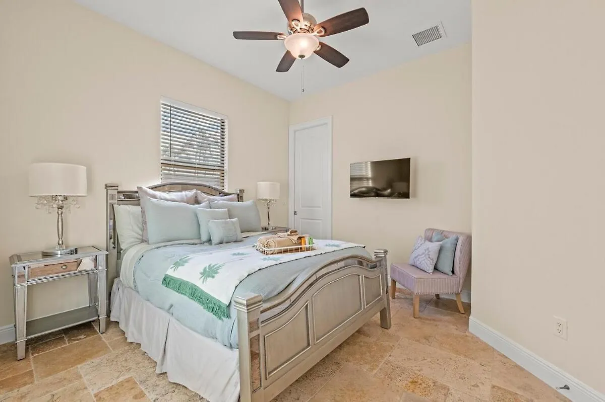 Villa Luxe 1mile Vanderbilt Beach, Pool Bbq *