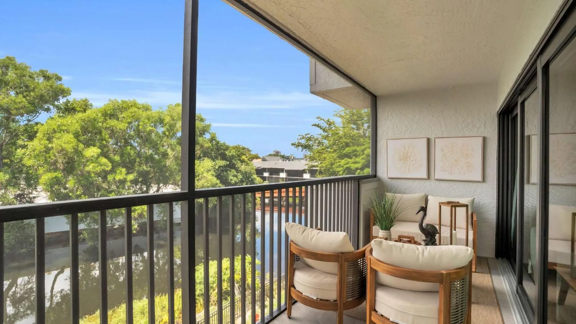 Designer Furnished And Views *