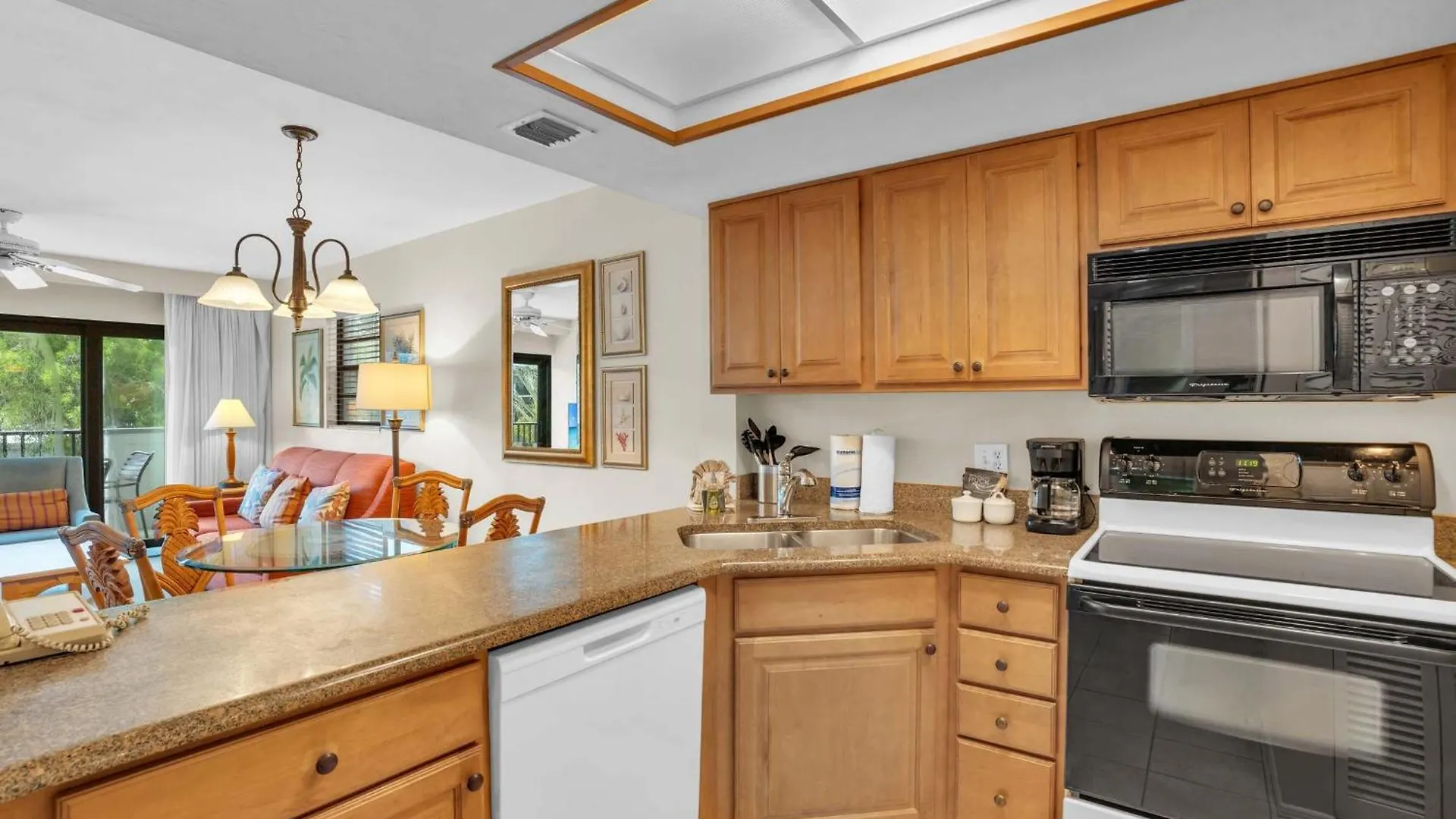End Unit With Views From Lanai * Нейплс