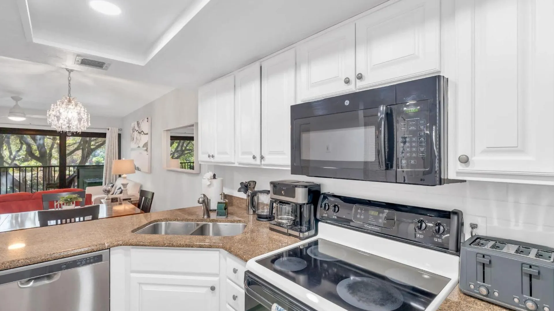 Close To The Lobby And Pool - Peaceful Views And Comfy Furnishings * North Naples