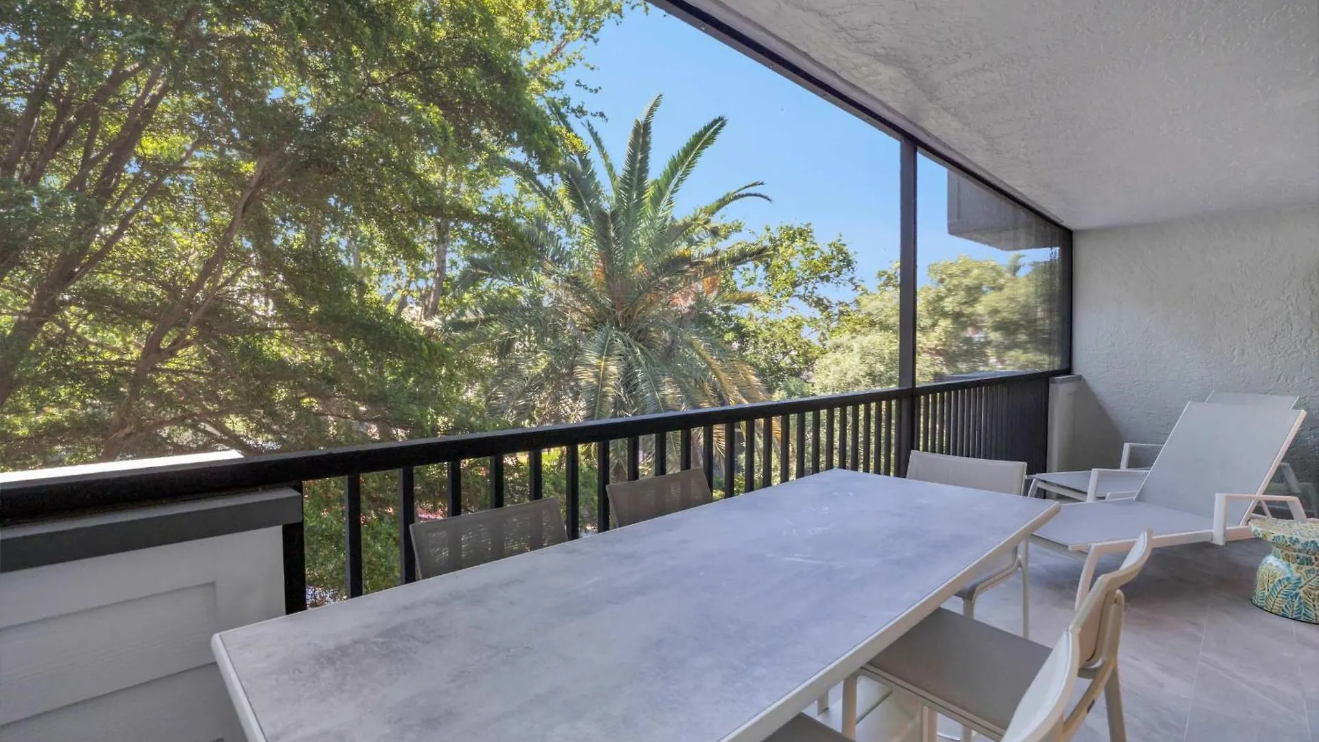 Vakantiehuis Corner Unit Updated And Near Lobby *