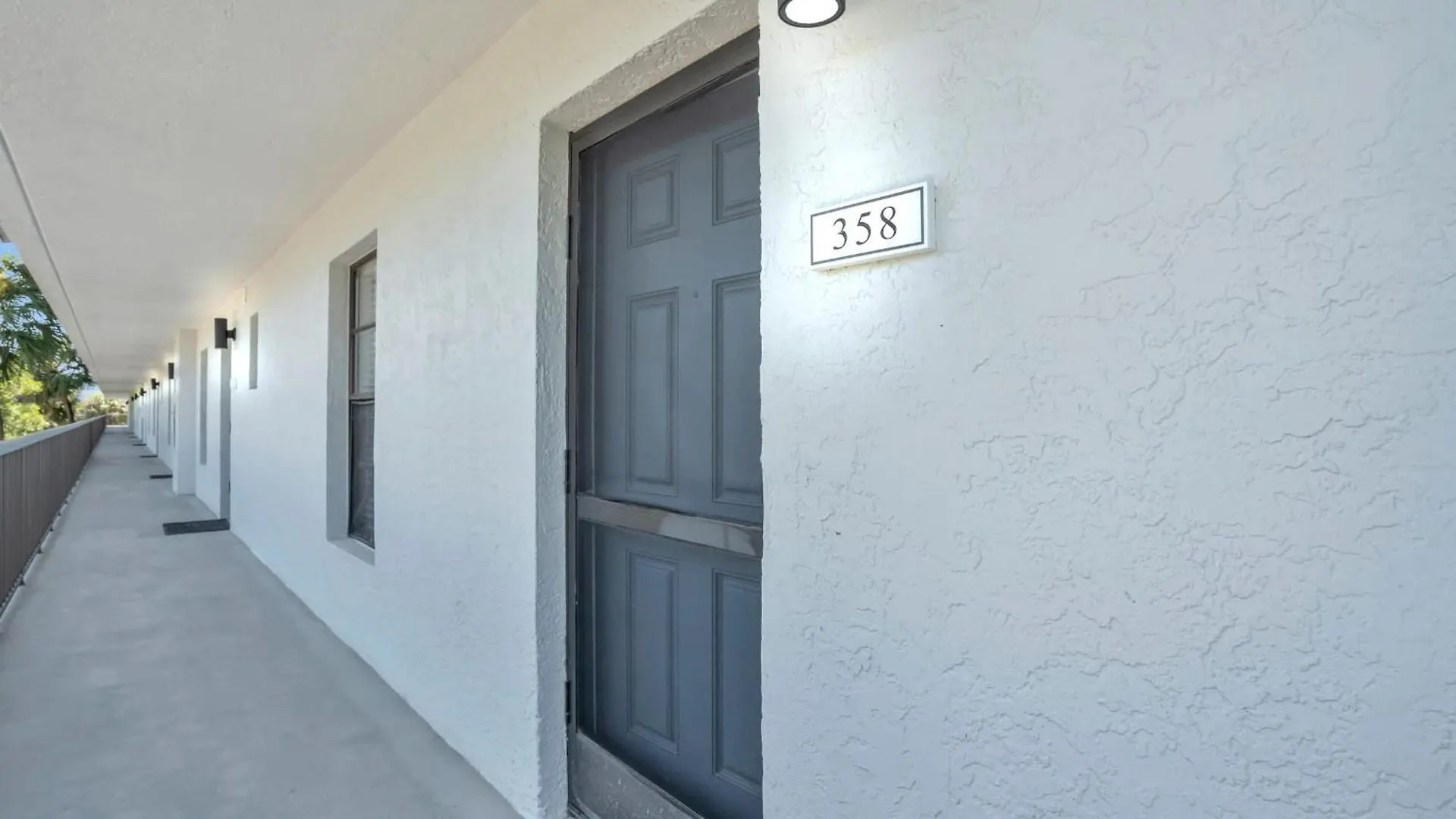 Corner Unit Updated And Near Lobby Vakantiehuis *