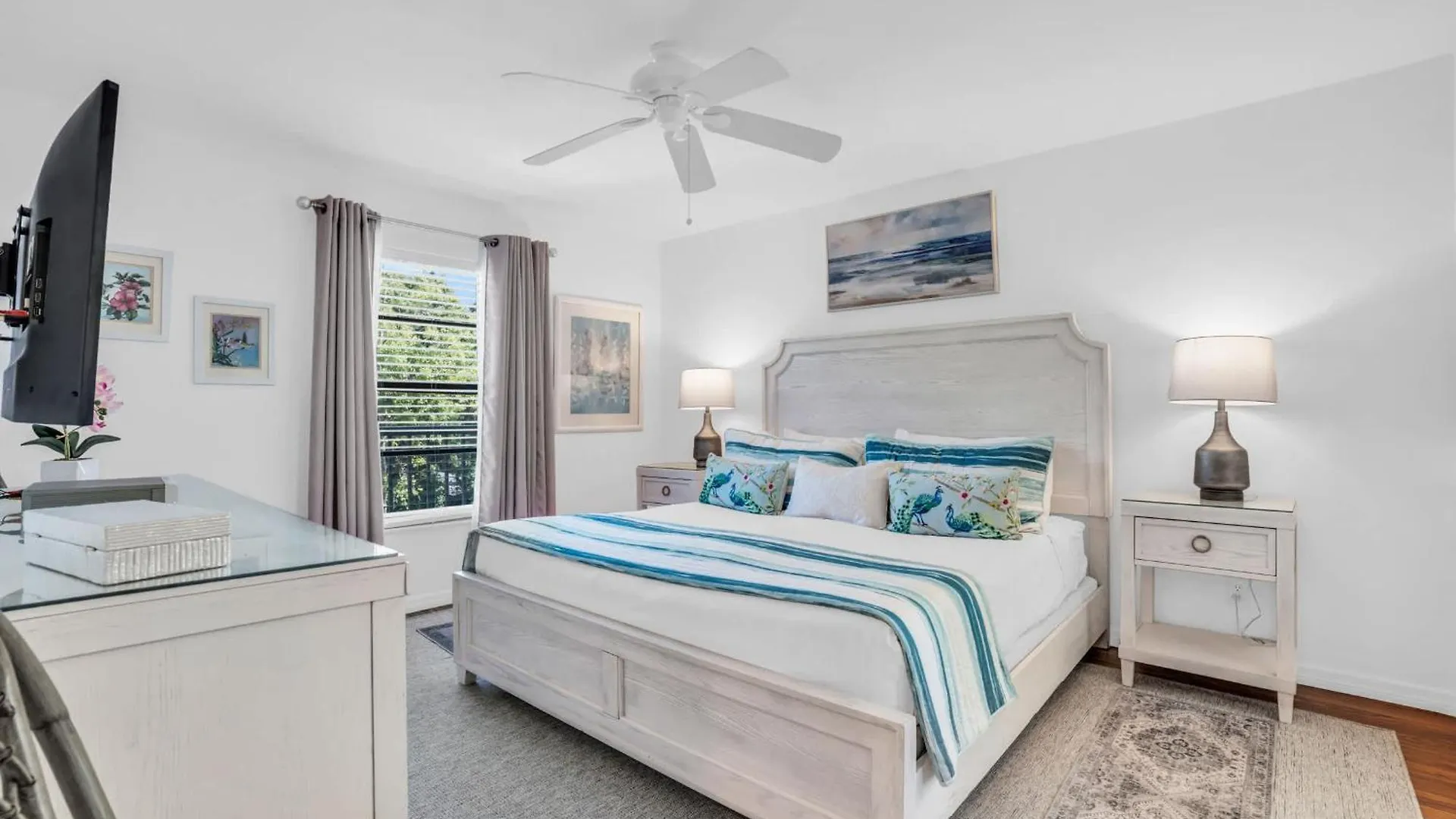 Corner Unit Updated And Near Lobby * North Naples