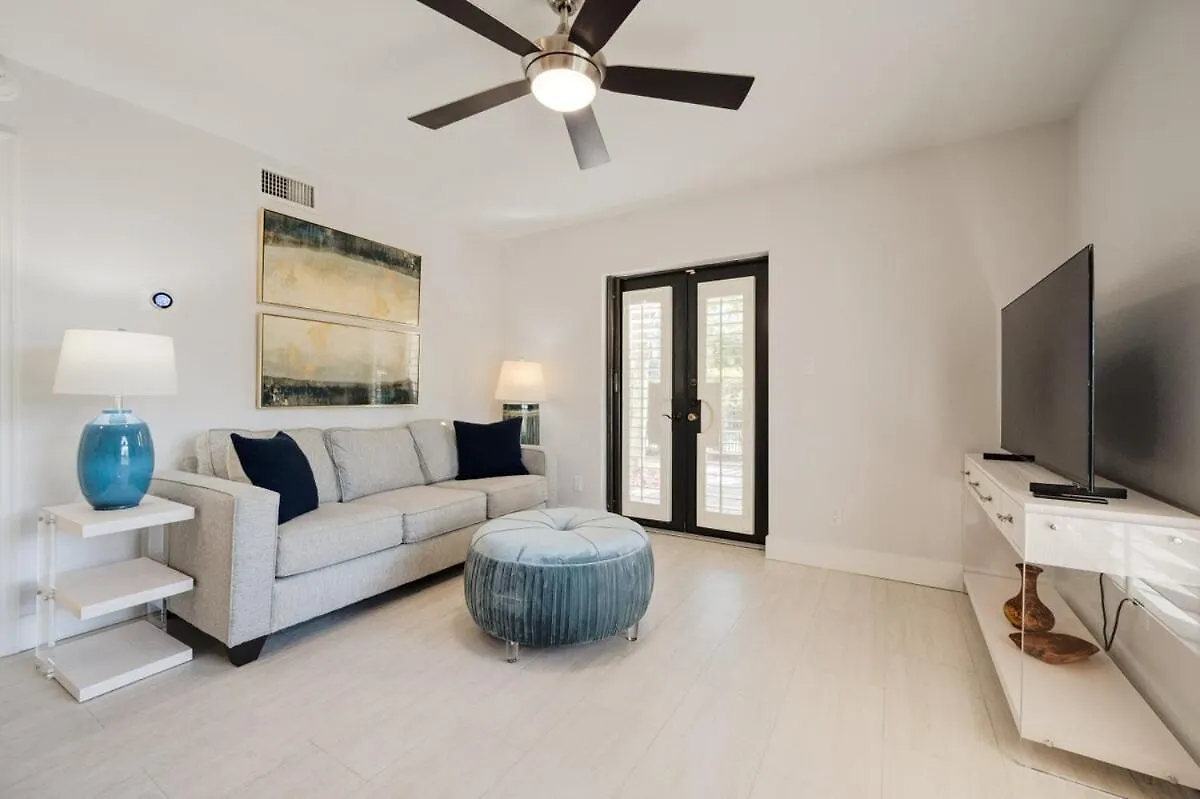 Lemarquis, Old Condo, Near Beach&downtown North Naples