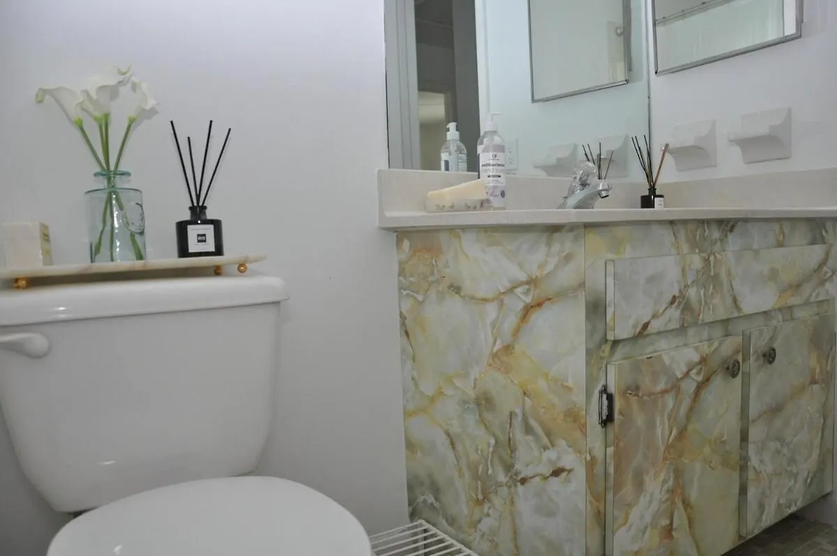 Contemporary 2 Bedroom Near 5th Ave & Mercato *