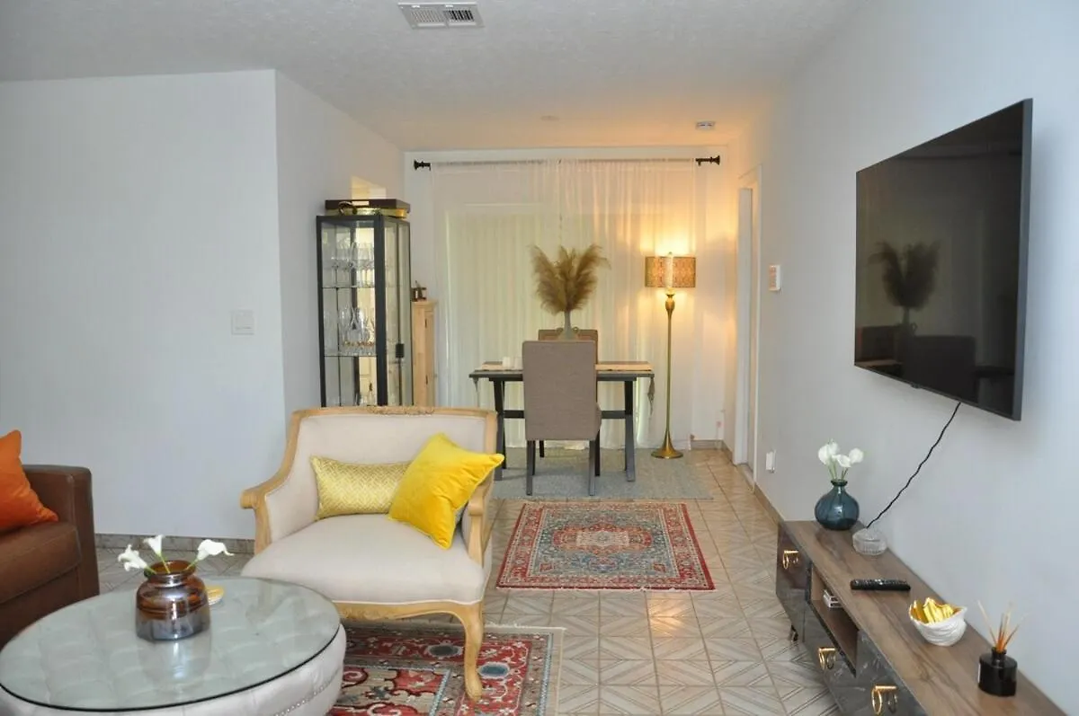 Contemporary 2 Bedroom Near 5th Ave & Mercato * North Naples