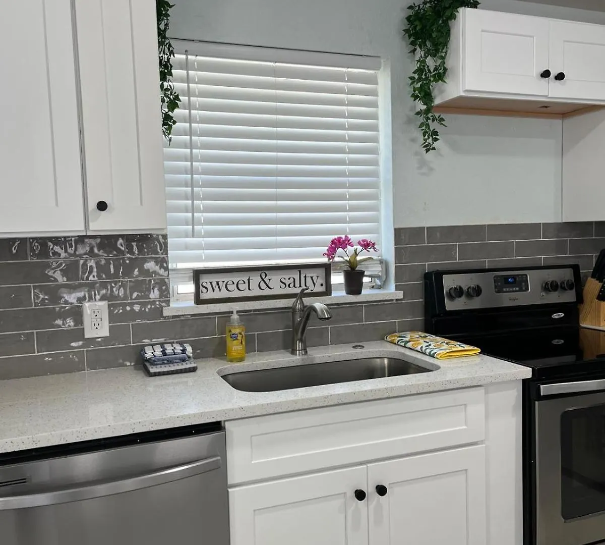Getaway,walk Orbike To Beach,fenced For Doggie, Large Driveway * North Naples