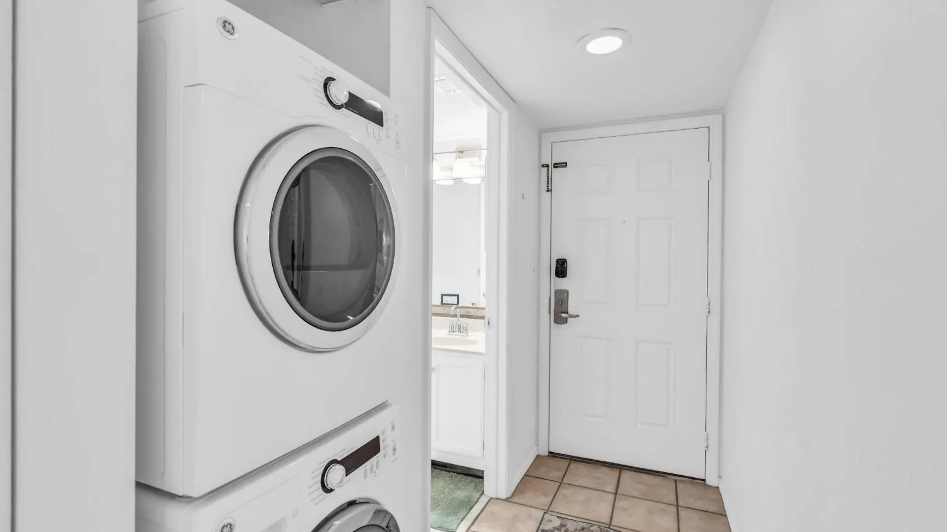 4th Floor Updated Holiday home Naples