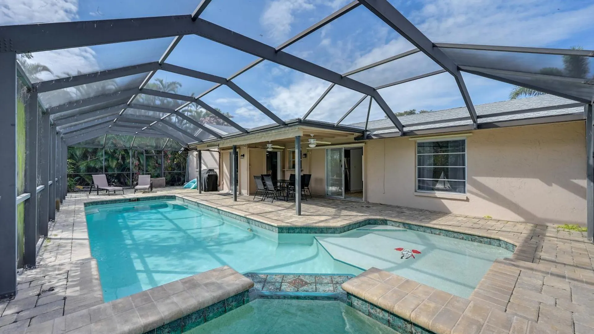 3 Mi To Botanical Garden With Hot Tub! *