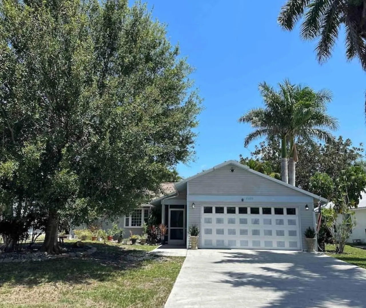 Private Pool Near 5th Ave Old And Casa de Férias North Naples