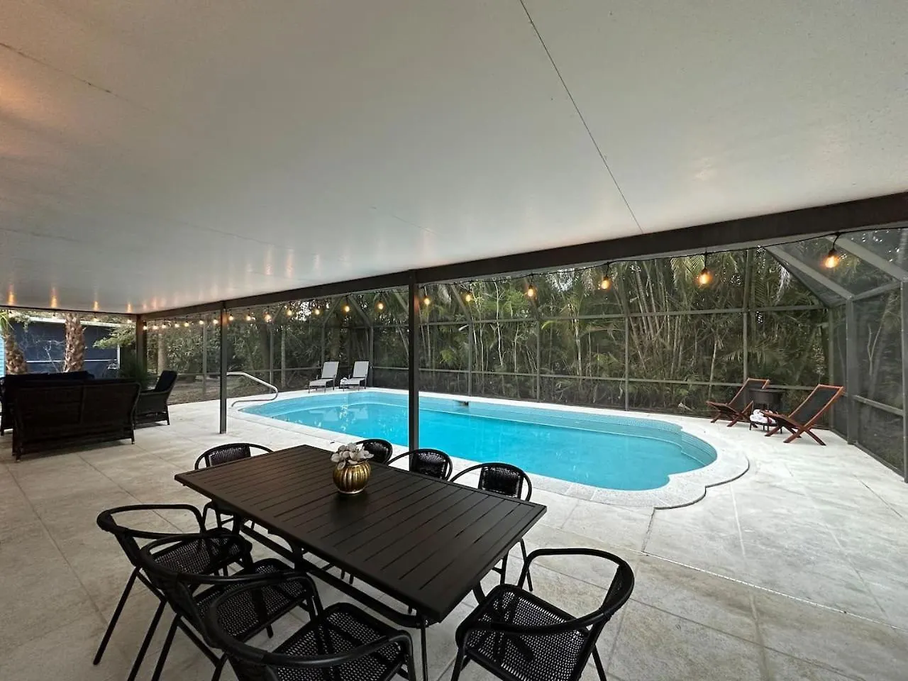Private Pool Near 5th Ave Old And * North Naples