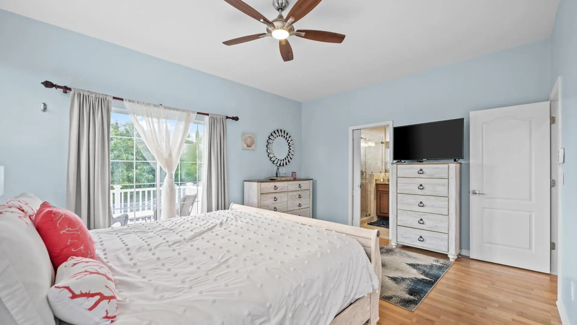 Cozy 3 Bedroom Den In 公寓 *