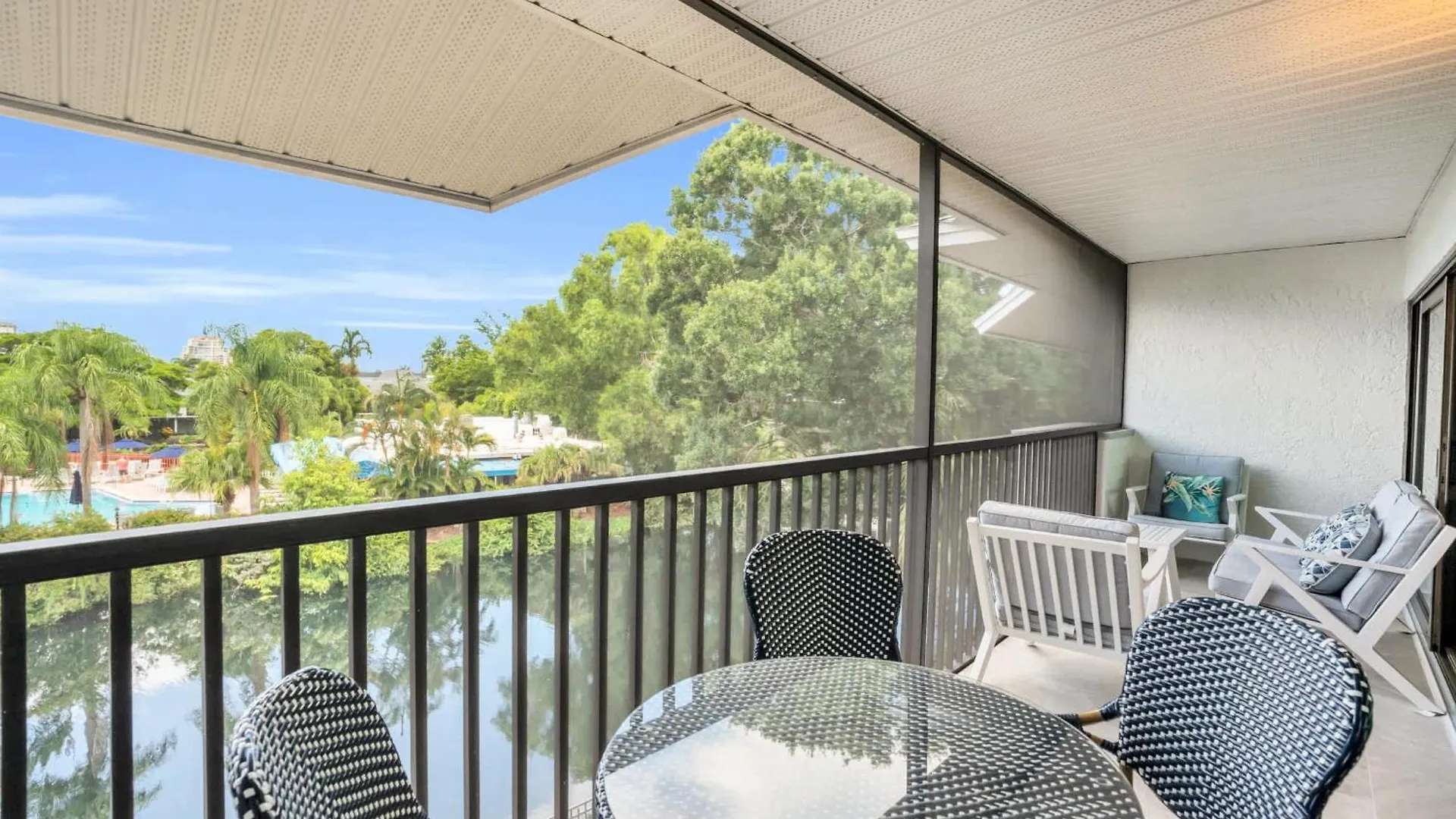 Pool And Views Park Shore Casa de Férias North Naples