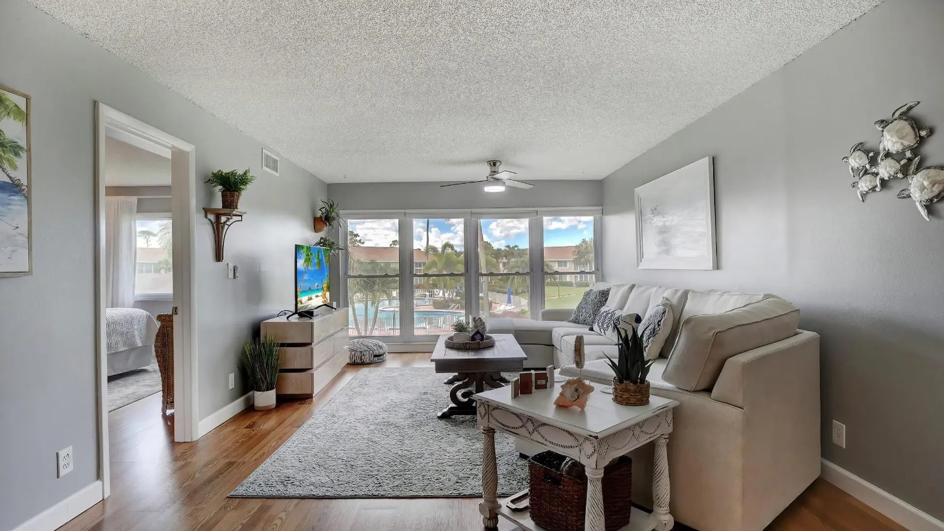 Second Floor In Sunrise Of The With Wonderful Community Pool View Dom wakacyjny *