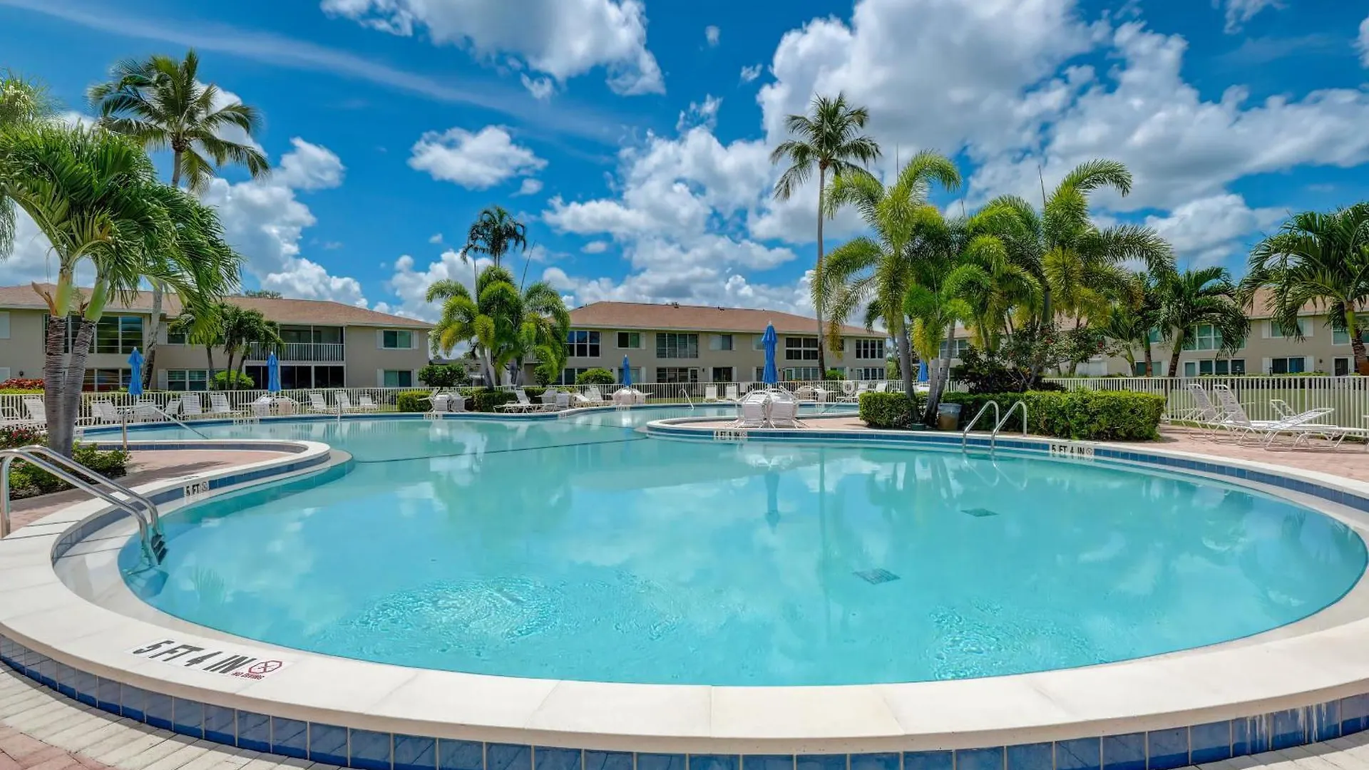 Dom wakacyjny Second Floor In Sunrise Of The With Wonderful Community Pool View *