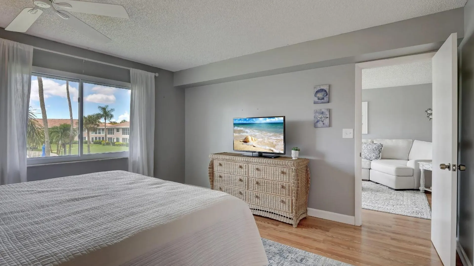 Second Floor In Sunrise Of The With Wonderful Community Pool View Dom wakacyjny Naples