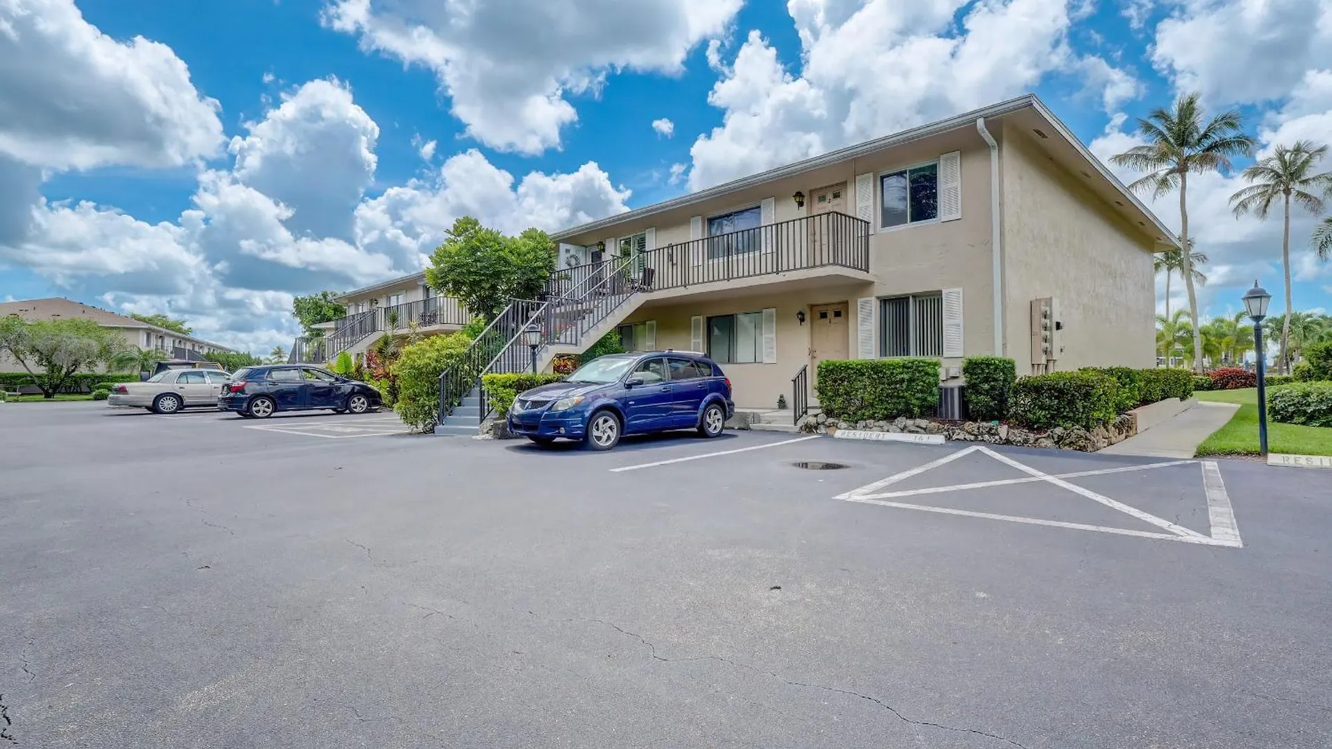 Dom wakacyjny Second Floor In Sunrise Of The With Wonderful Community Pool View